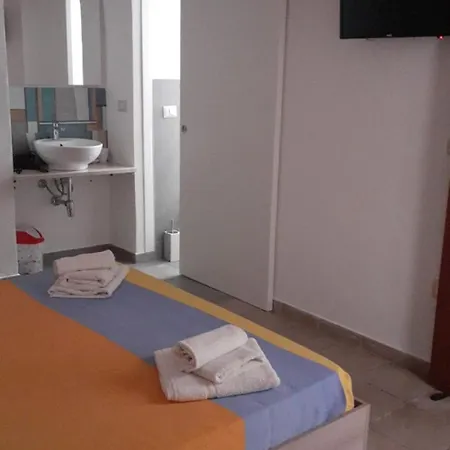 Zurigo Val Di Bed & Breakfast Noto